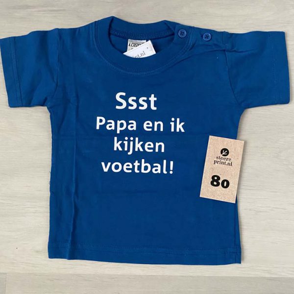 Shirt blauw - maat 80 <br>"ssst papa en ik kijken voetbal"